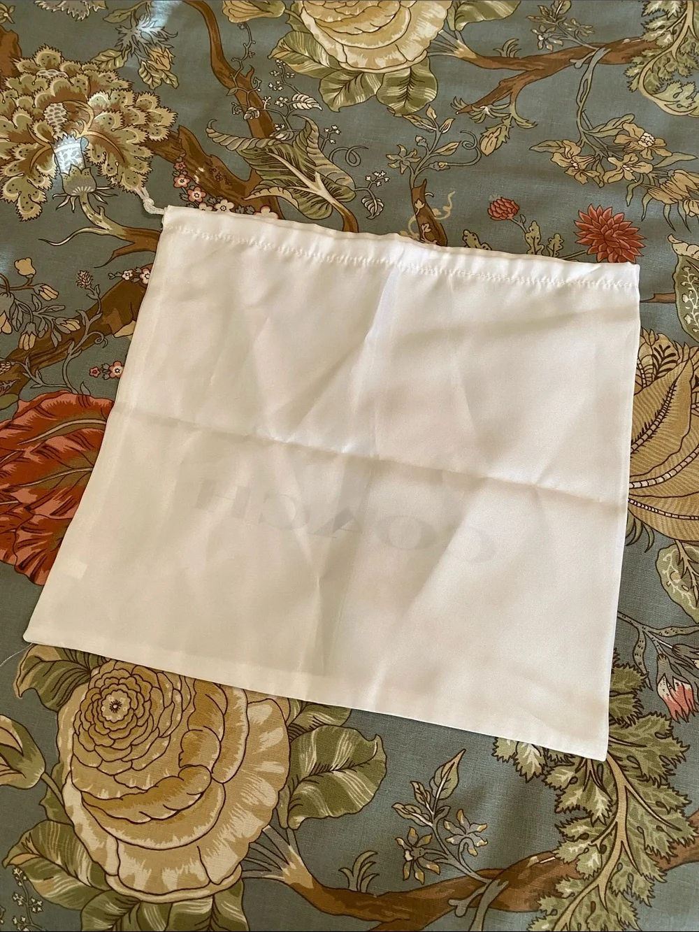 COACH White Satin Drawstring dust bag (13x12inches)